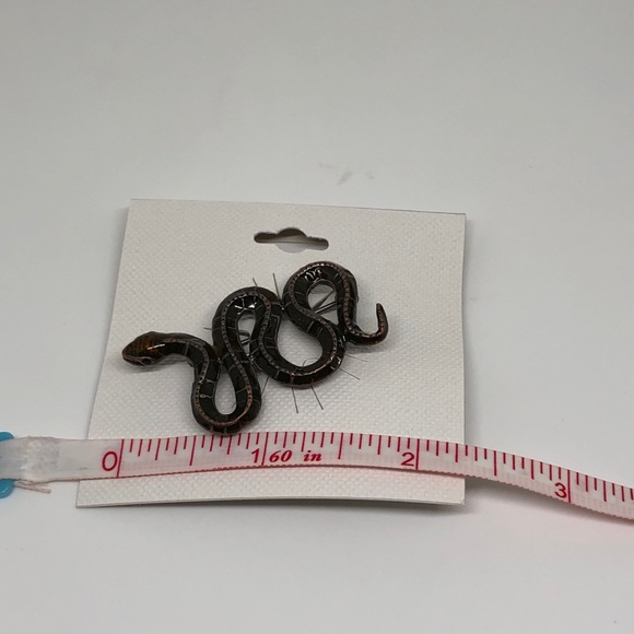 Women’s Brooch Snake 2” x 1.5” Eyes Glassy Eyes Brassy Trim Pin - Picture 8 of 8
